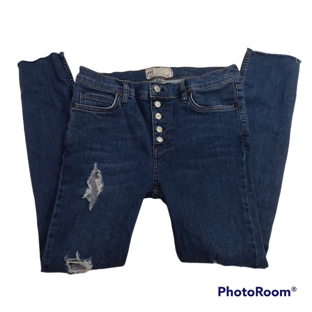 Free People Distressed Button Fly Mid Rise Crop Raw Edge Ankle Jeans Siz…